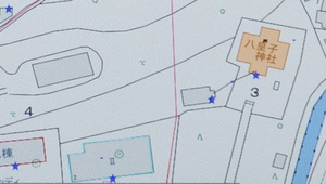 建物入り口情報（星マーク）が表示された地図画面
