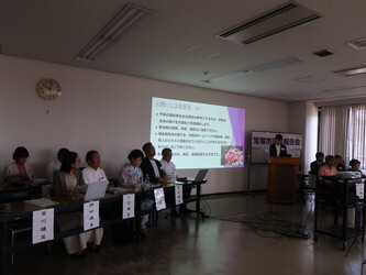 議会報告会の様子の写真