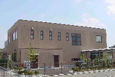 水質試験所のビルの写真