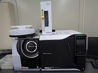 ガスクロマトグラフ質量分析計の写真