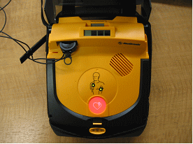 AED通電ボタン