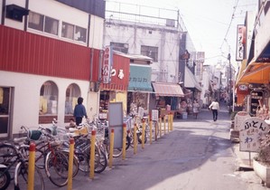 阪急逆瀬川駅前