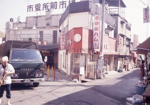 阪急逆瀬川駅前