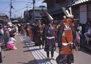 にぎやかな小浜宿まつり