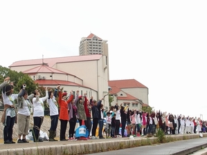 TAKARAZUKA1万人のラインダンスでギネス記録達成