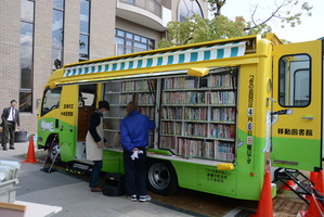 移動図書館すみれ号のリニューアル