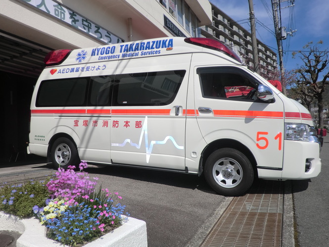 高規格救急車　56－Aの側面です。