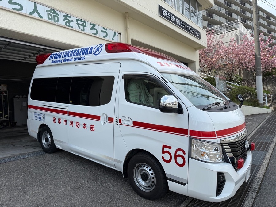 高規格救急車　56－Aの側面です。