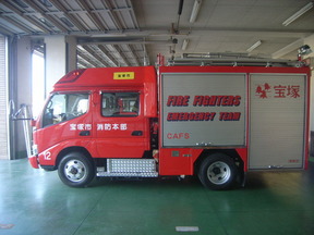 消防水槽付ポンプ自動車　12－T横からの写真