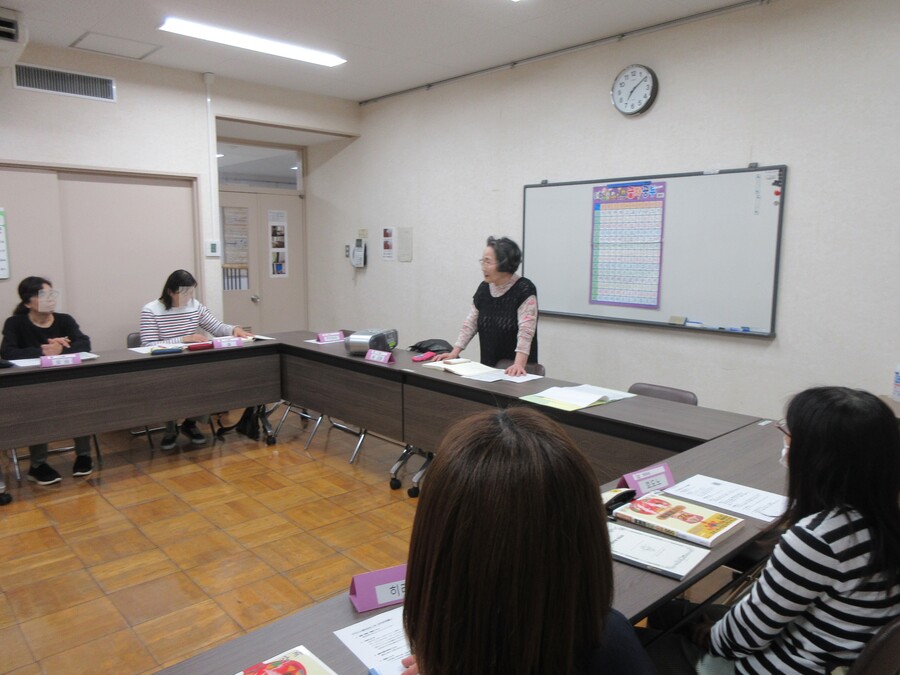 ハングル教室受講風景写真