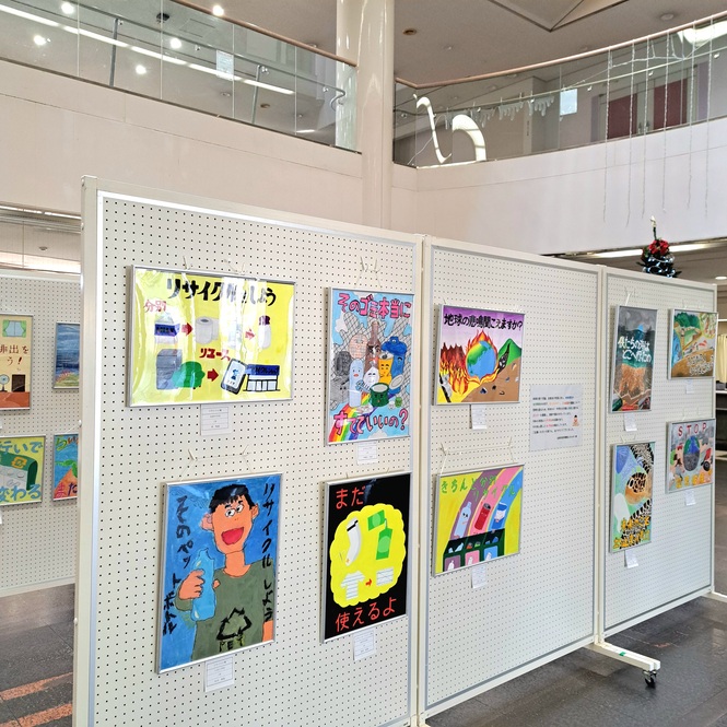 東公民館での展示の様子