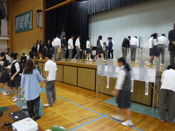 宝塚高等学校での出前授業の様子