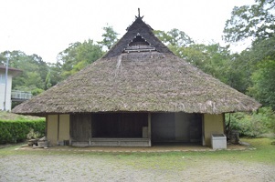 茅葺屋根葺き替え前の様子（東家）