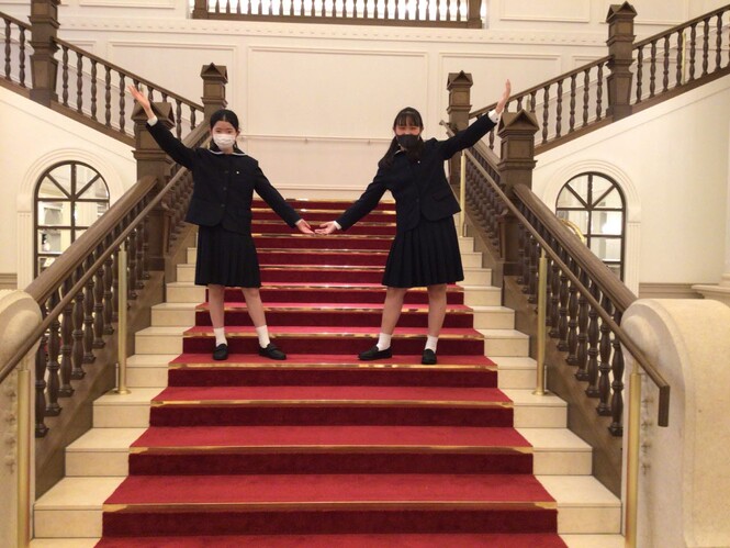 宝塚ホテル館内の大階段