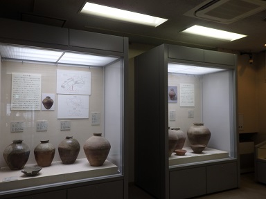 常設展「堂坂遺跡の壺と古銭」の画像