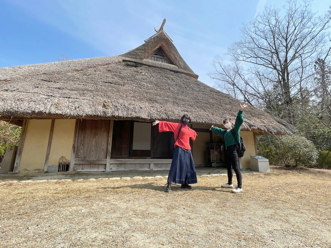 歴史民俗資料館前