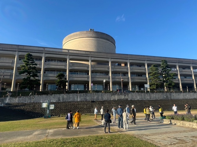11月5日(火曜日) 宝塚市役所前