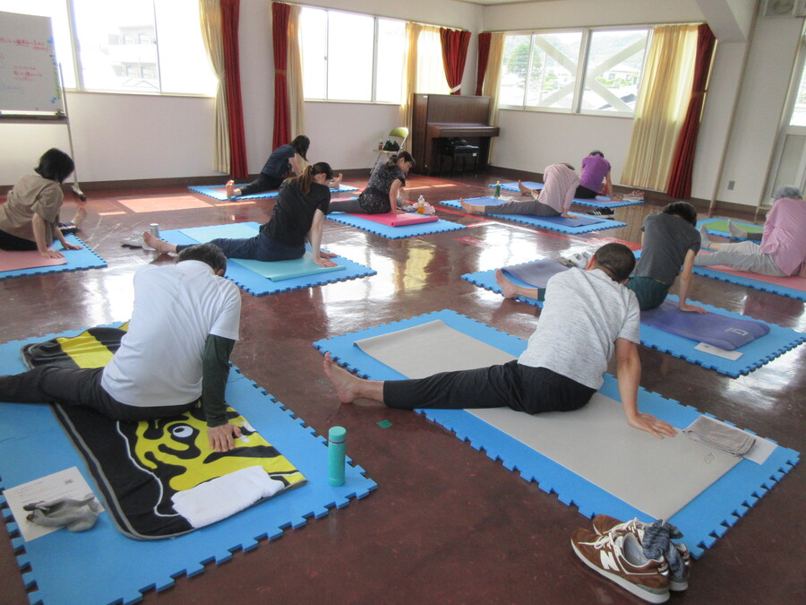 健康ヨーガ教室受講風景写真