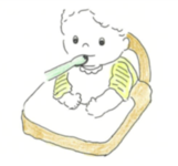 離乳食を食べている写真
