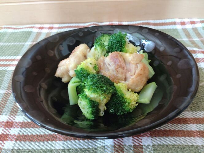 鶏もも肉とブロッコリーのマヨネーズ炒め