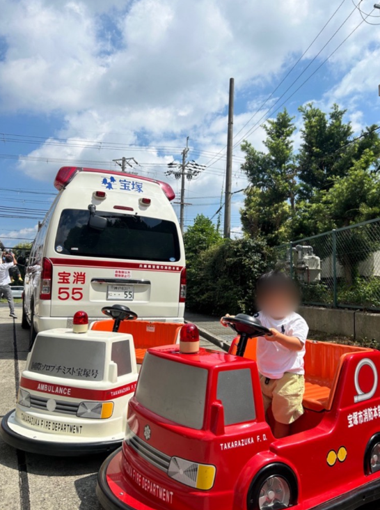 救急車と写真撮影