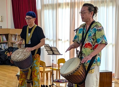 ジェンベの演奏写真