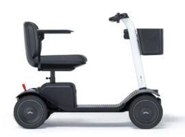 座り乗り型「WHILL Model S（ウィル・モデル・エス）」