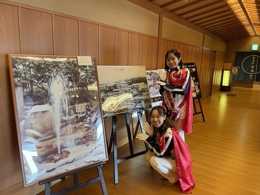 サファイアと宝塚温泉歴史パネル