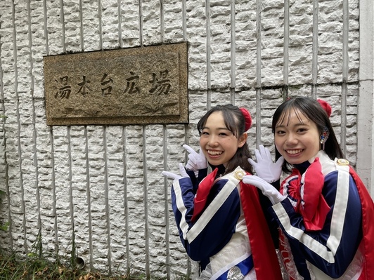 サファイアと湯本台広場