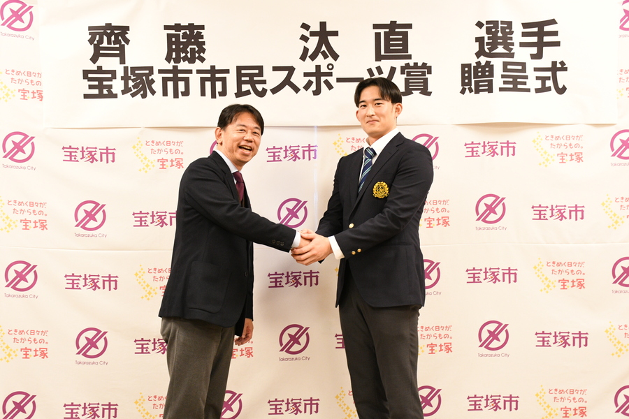 森市長との写真撮影時の様子