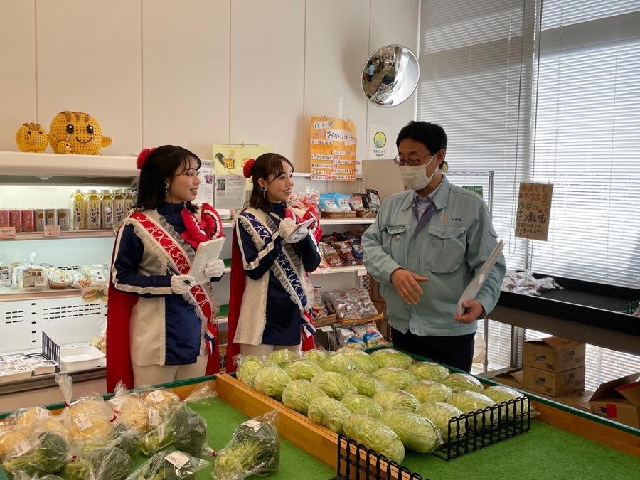 取材をするサファイア