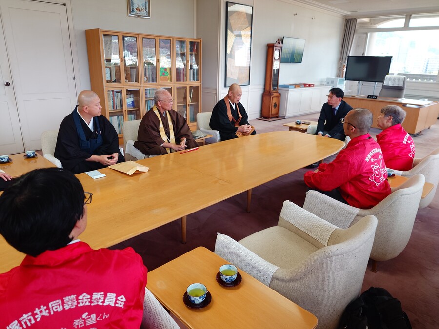  令和7年12月4日　宝塚市仏教会歳末助け合い托鉢寄附