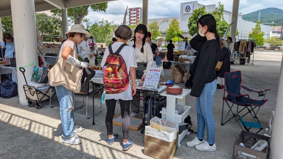 立ち寄っている様子