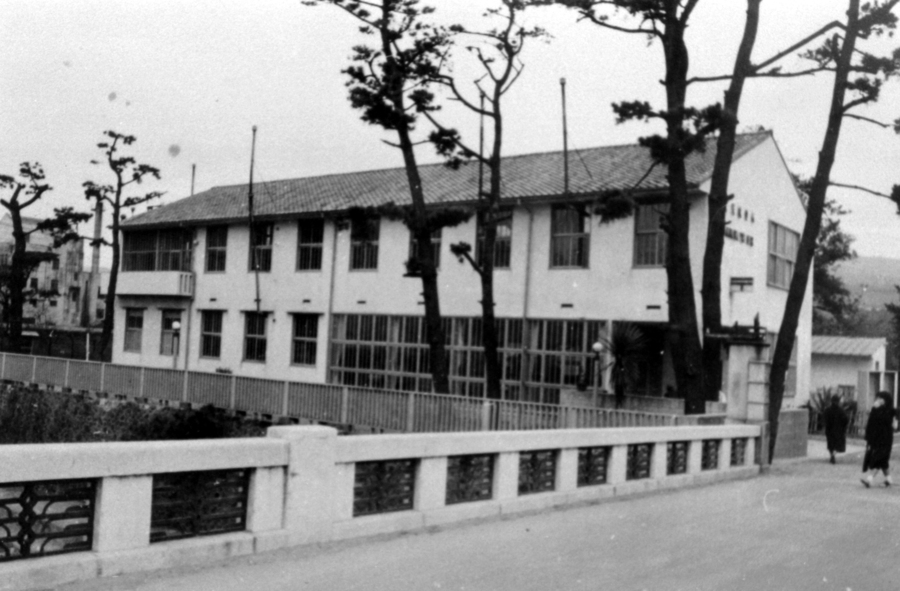 昭和29年に撮影した宝塚郵便局（大橋東詰）の写真