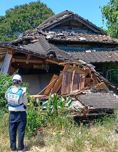 被災地での家屋被害認定調査の様子1