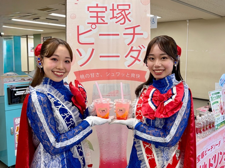 観光大使サファイアと宝塚ピーチソーダ