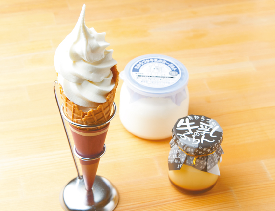 たからづか牛乳のヨーグルト、プリン、ソフトクリームの写真