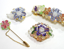 すみれの花をイメージした天然石アクセサリーの写真