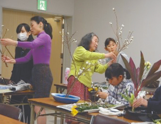紅翠会こどもからのいけばな教室の写真