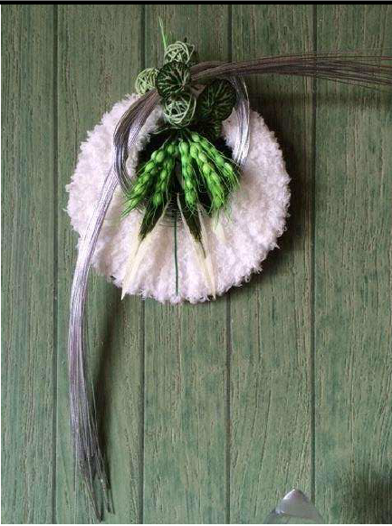 フラワーデザイナー原万里子氏の創るモダンしめ縄の写真