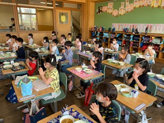 【1年生の給食開始(4/25)】
