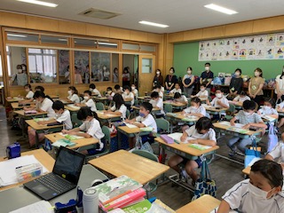 低学年の参観・懇談会