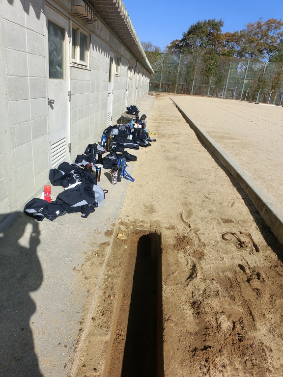 土に埋まってしまった溝の現状
