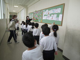 掲示物見学