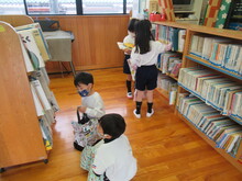 探す