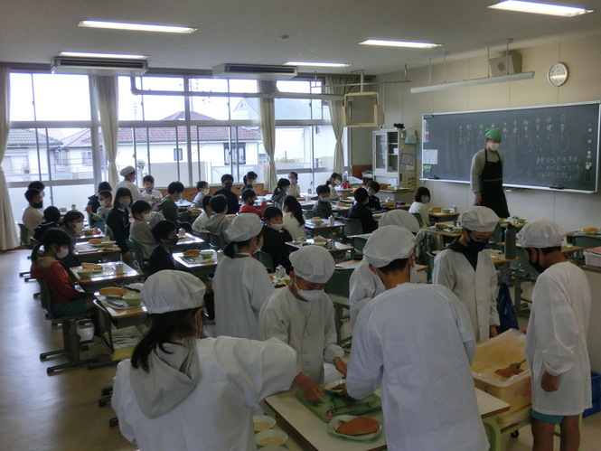 2～6年生は給食も始まりました
