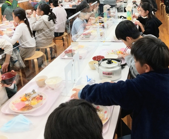 好き嫌いせずに、のこさずモリモリ食べます