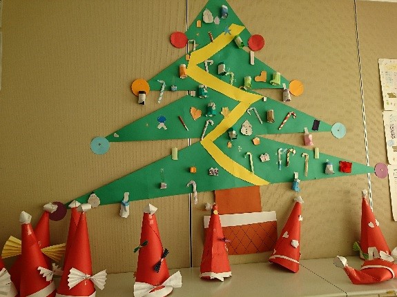 クリスマスツリー2年生の壁面