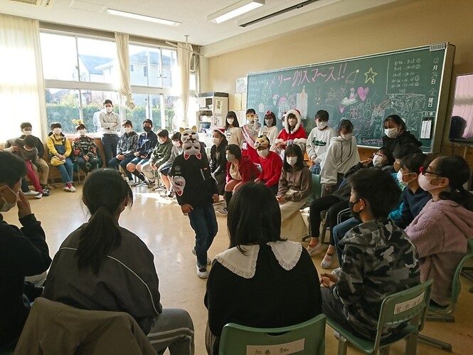 6年のお楽しみ会の様子