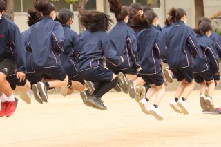 長縄跳び練習中